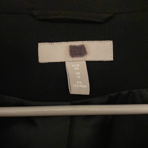 H & M crop sleeve fitted blazer - Picture 3 of 4